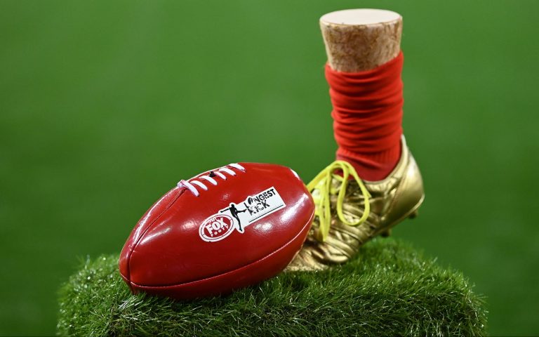 FOX FOOTY Longest Kick