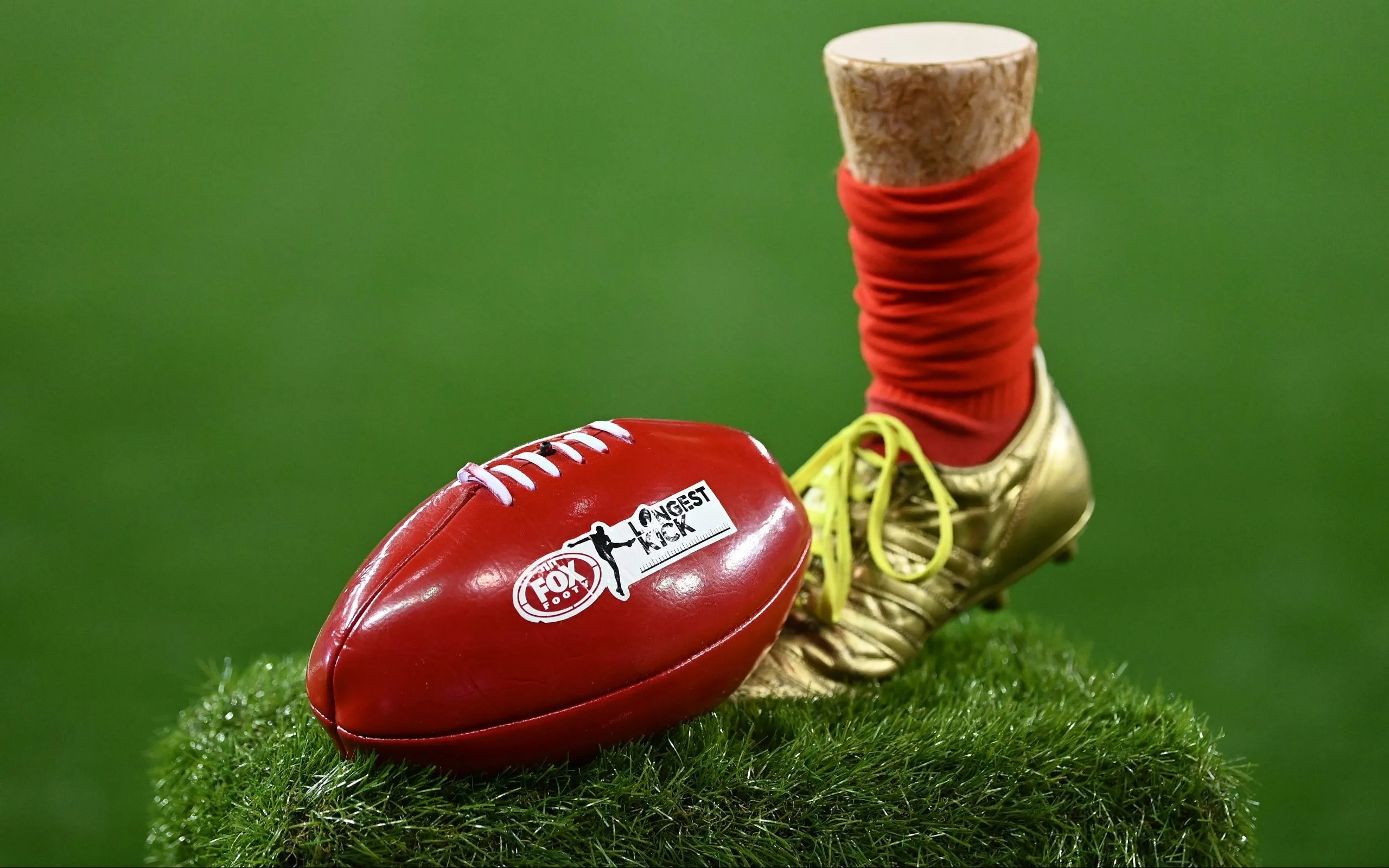 FOX FOOTY Longest Kick