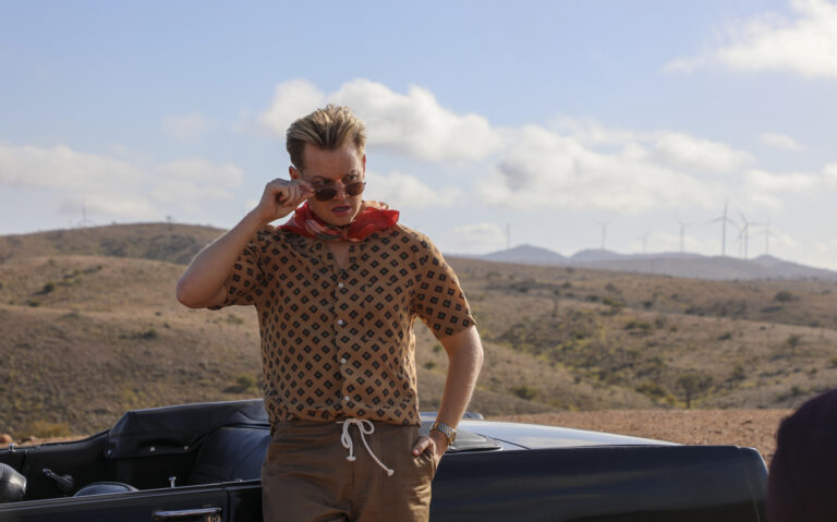 Joel Creasey: Queen of the Outback