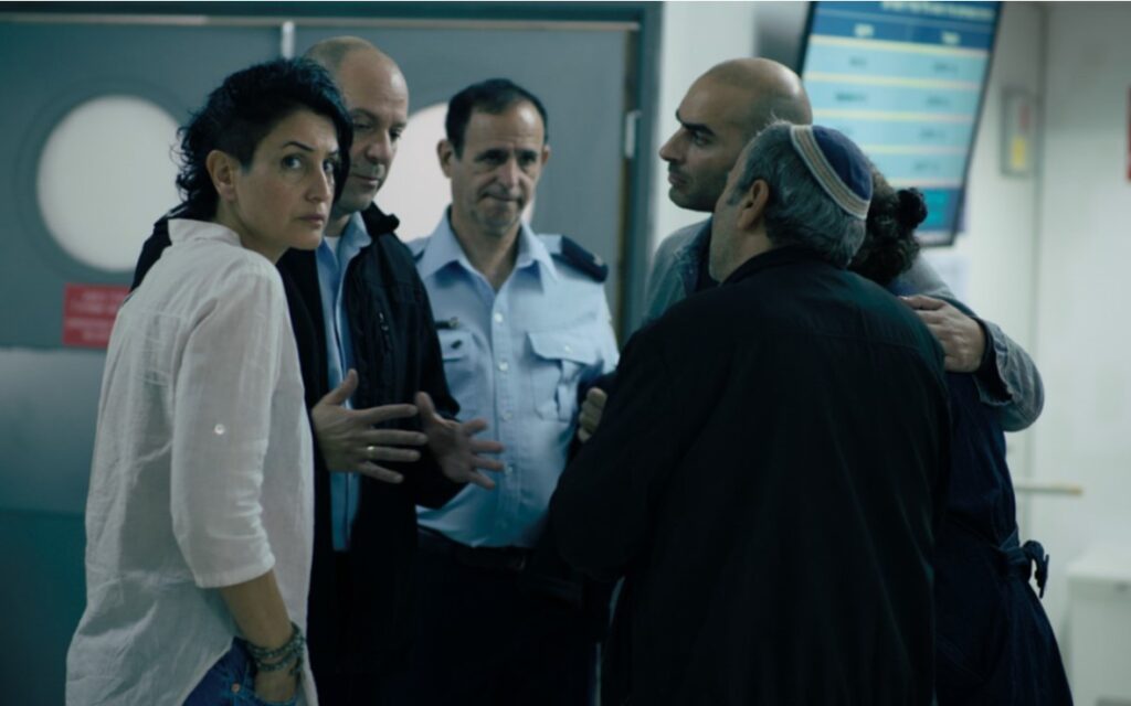 Manayek on SBS