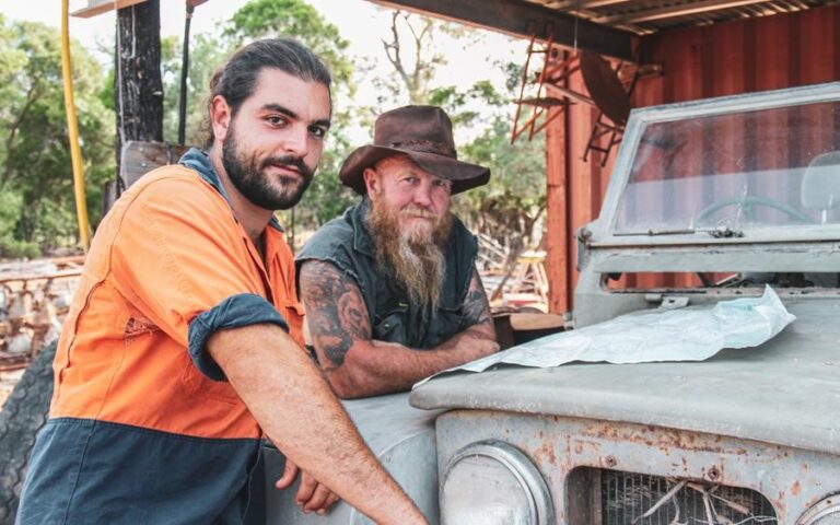 Opal Hunters: Red Dirt Road Trip on Discovery)