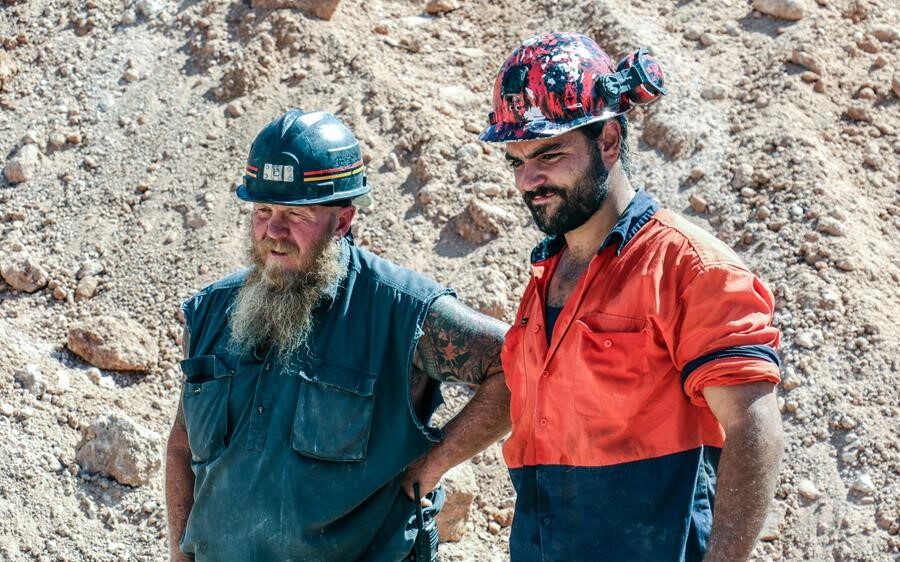 Opal Hunters: Red Dirt Road Trip on Discovery)