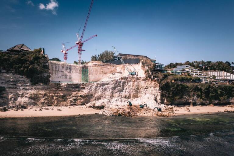 Foreign Correspondent on ABC and ABC iview S34E21 profiles Bali