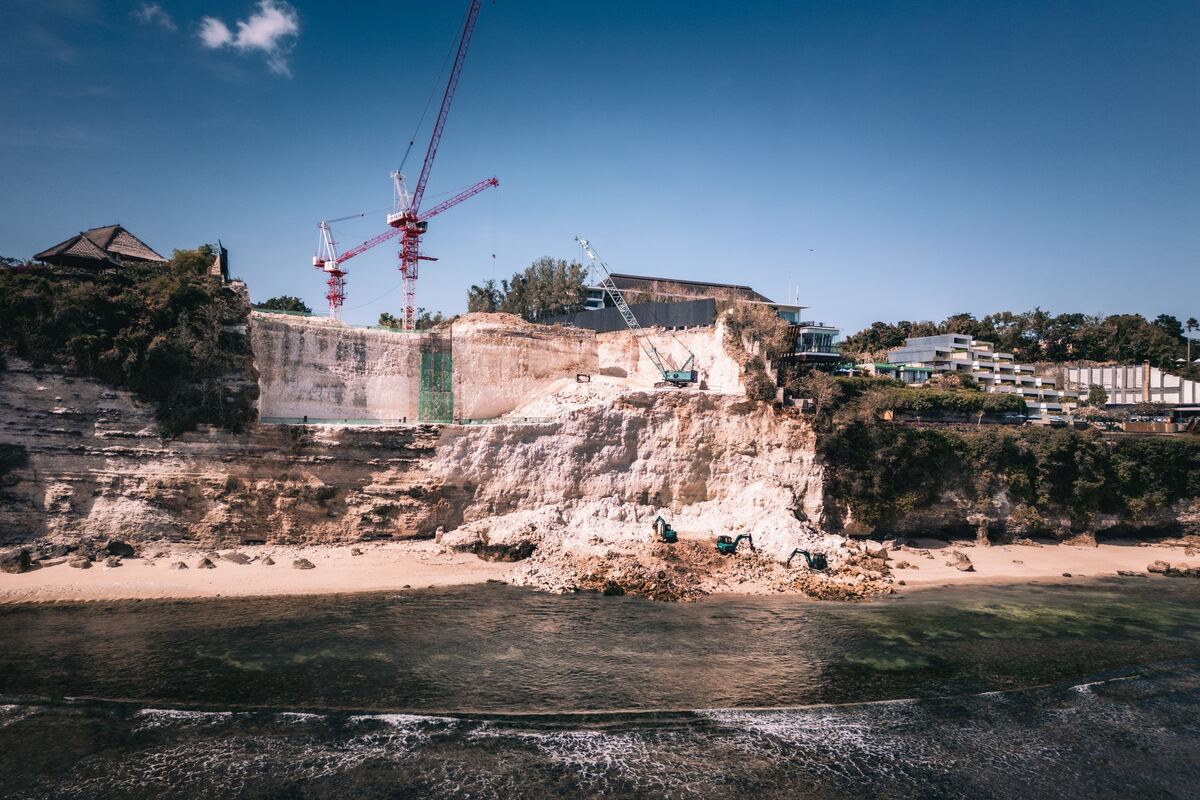 Foreign Correspondent on ABC and ABC iview S34E21 profiles Bali