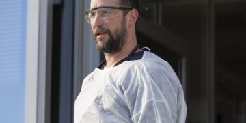 The Pitt on Binge stars Noah Wyle