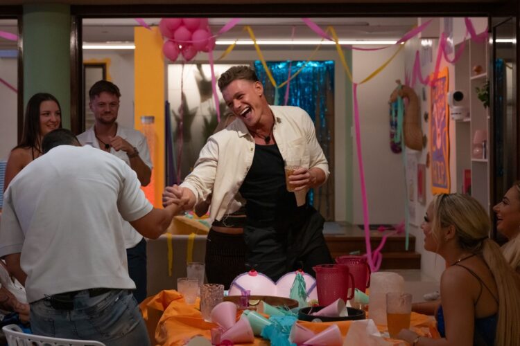 Aussie Shore on Paramount+ has Callum Hole join the cast