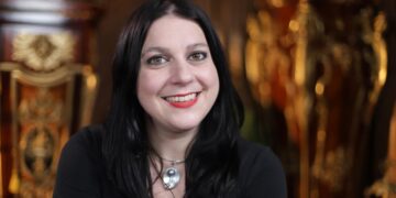 Secrets Of The Royal Palaces on SBS and SBS on Demand S4E1