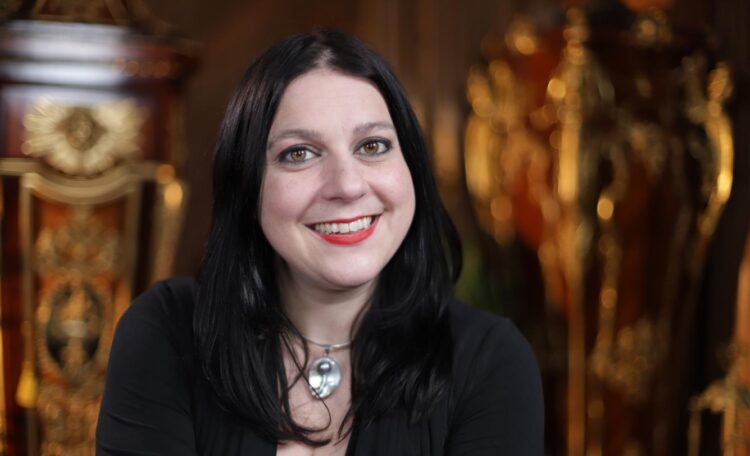 Secrets Of The Royal Palaces on SBS and SBS on Demand S4E1