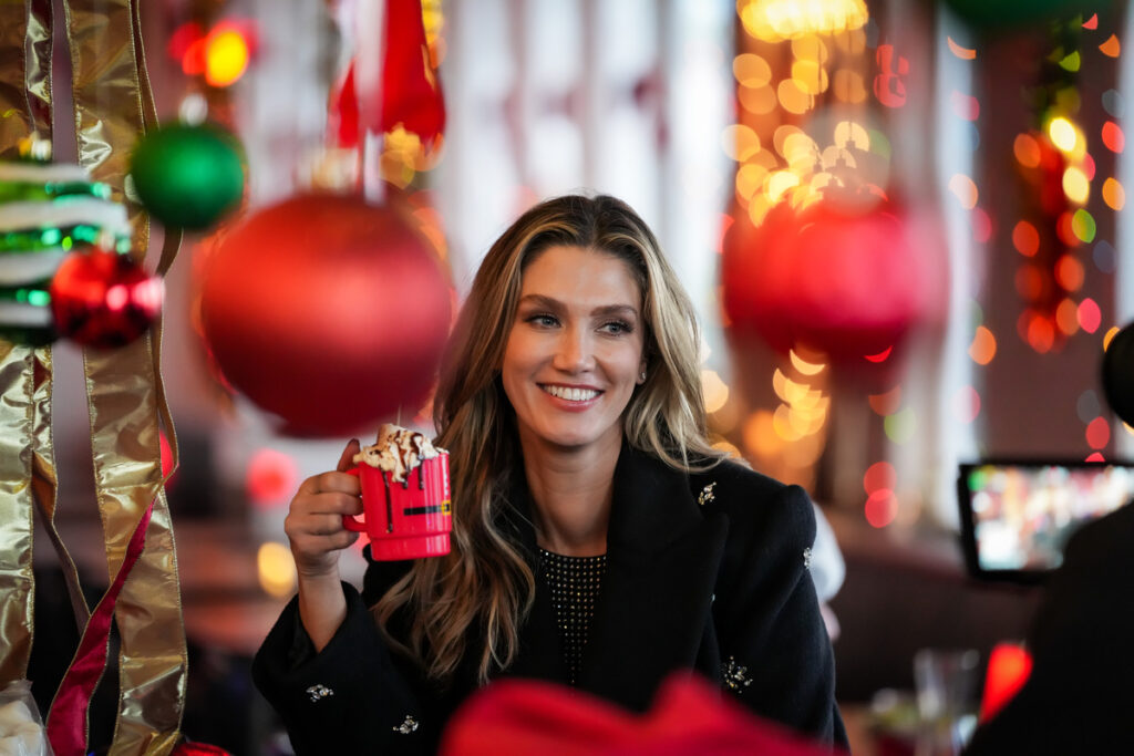 Delta's Hollywood Christmas on Channel 9 for 22 December