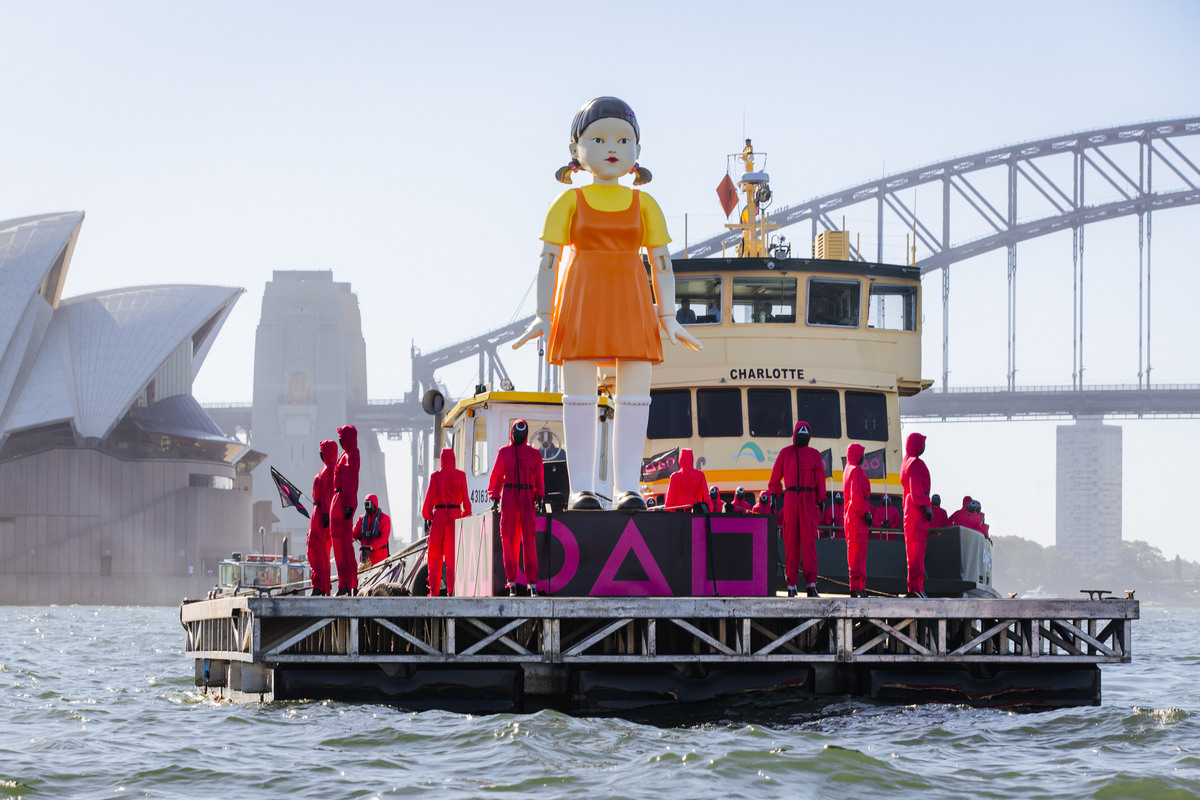 Squid Game on Netflix takes over Sydney Harbour - TV Central