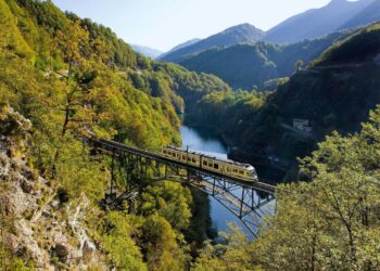 Magical Train Journeys In Switzerland on SBS and SBS on Demand S1E6