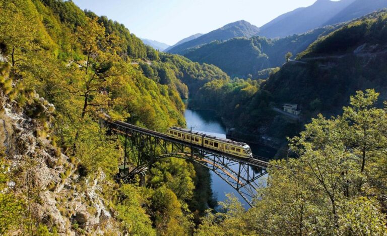 Magical Train Journeys In Switzerland on SBS and SBS on Demand S1E6