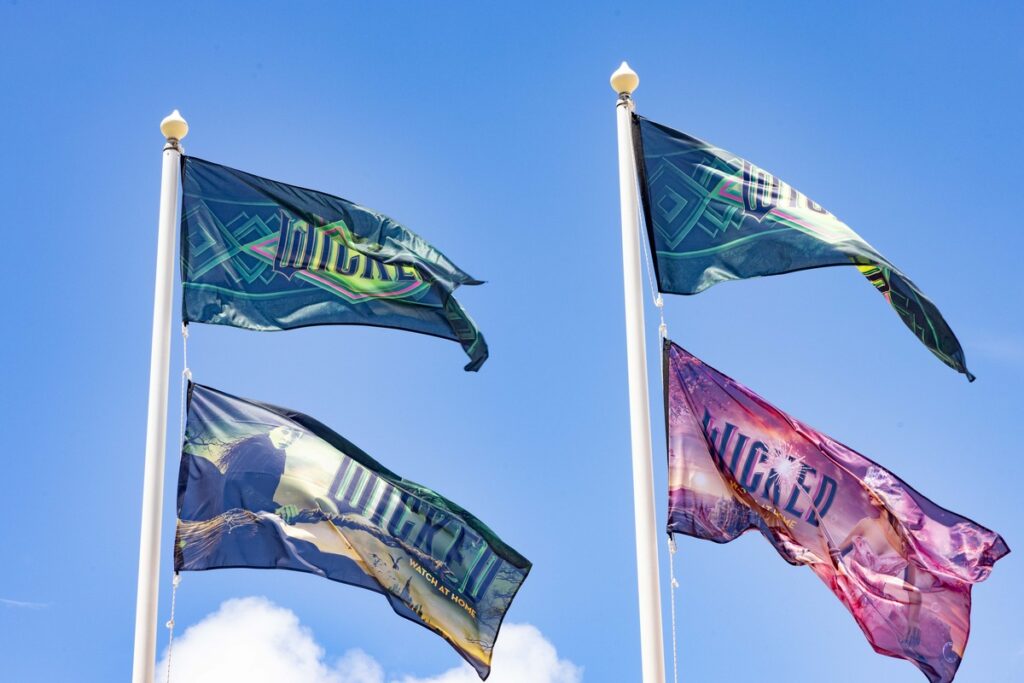 MOVIE | Wicked arrives at Bondi with 'Summer in Oz'