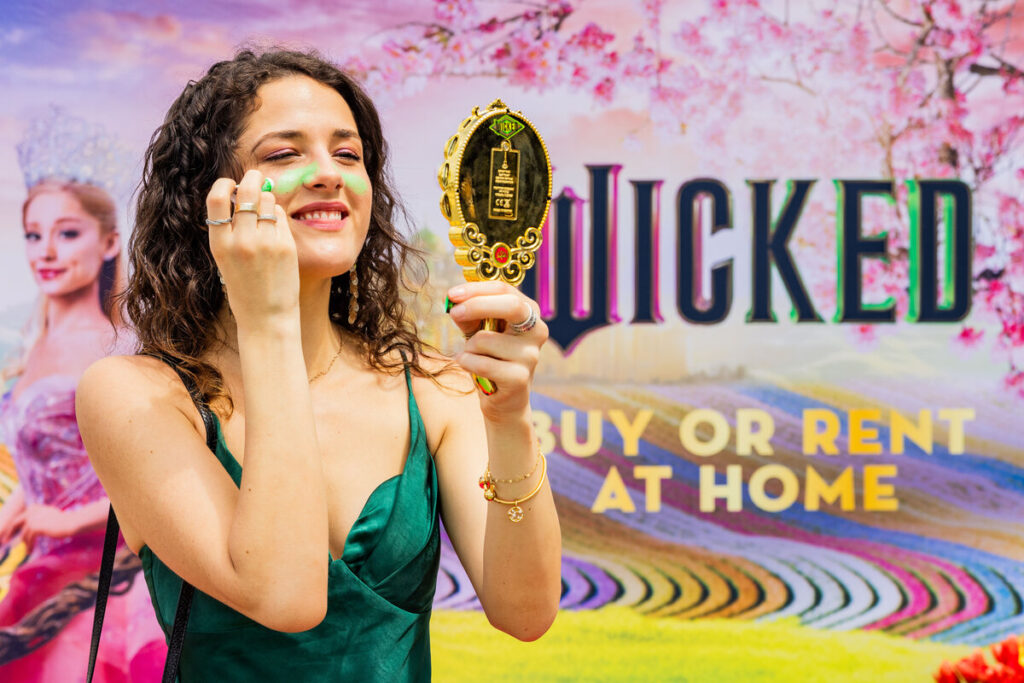 MOVIE | Wicked arrives at Bondi with 'Summer in Oz'