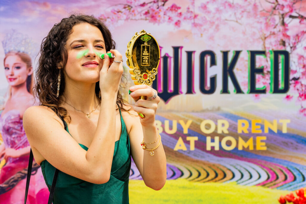 MOVIE | Wicked arrives at Bondi with 'Summer in Oz'