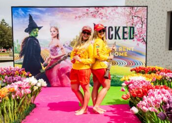 MOVIE | Wicked arrives at Bondi with 'Summer in Oz'
