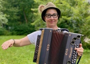 Sue Perkins’ Big Adventure: Paris to Istanbul on ABC and ABC iview S1E3