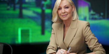 Liz Hayes announces new chapter