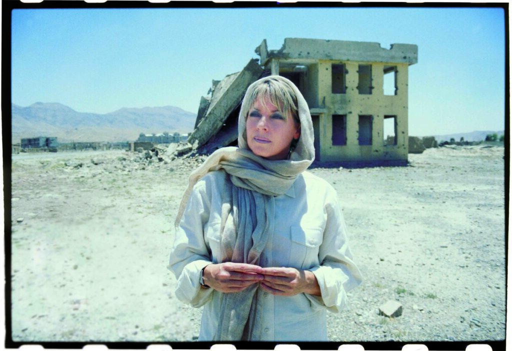 Liz Hayes announces new chapter