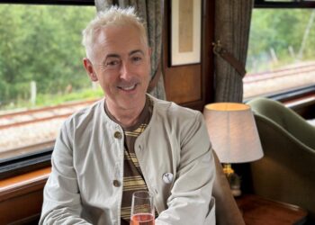 Scotland’s Poshest Train With Alan Cumming on SBS and SBS on Demand S1E1