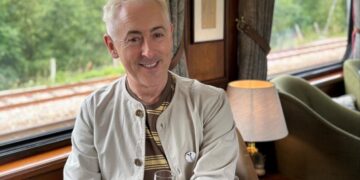 Scotland’s Poshest Train With Alan Cumming on SBS and SBS on Demand S1E1