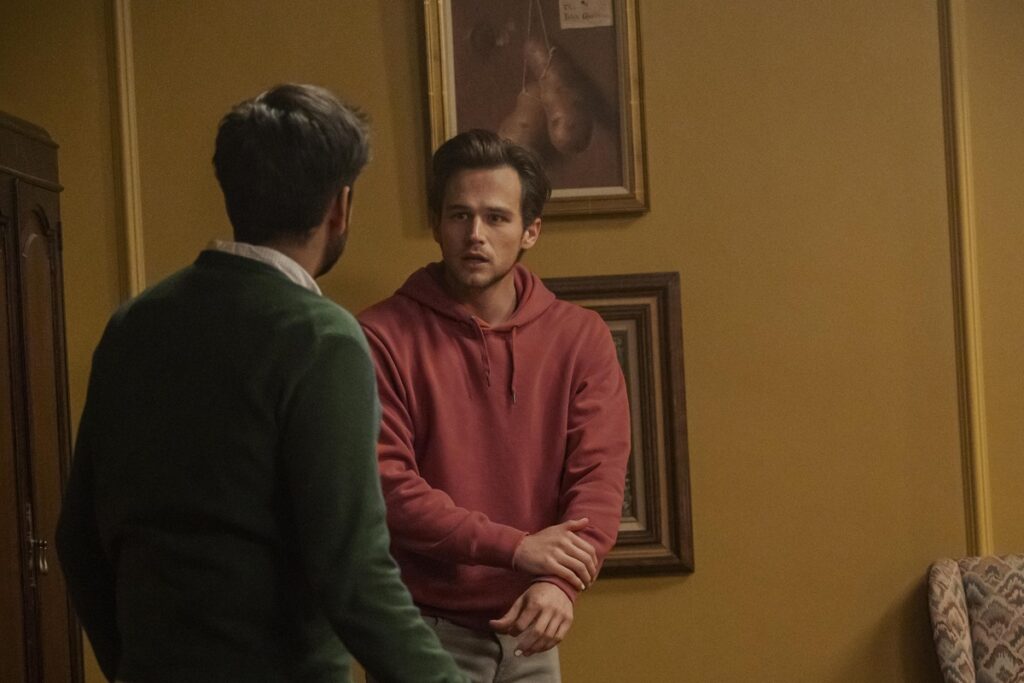 The Parenting on Binge with Lisa Kudrow trailer