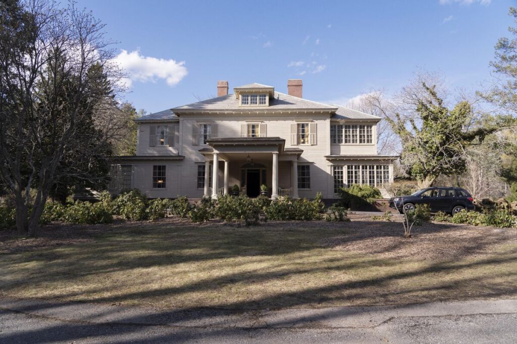 The Parenting on Binge with Lisa Kudrow trailer