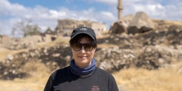 Sue Perkins’ Big Adventure: Paris to Istanbul on ABC and ABC iview S1E6