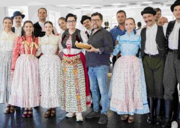 Sue Perkins’ Big Adventure: Paris to Istanbul on ABC and ABC iview S1E4