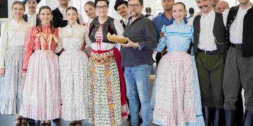 Sue Perkins’ Big Adventure: Paris to Istanbul on ABC and ABC iview S1E4