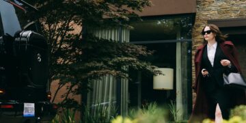 MOVIE | Bugonia official trailer