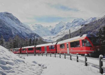 Through Snow And Ice: Swiss Alpine Rail Journeys on SBS and SBS on Demand S1E1