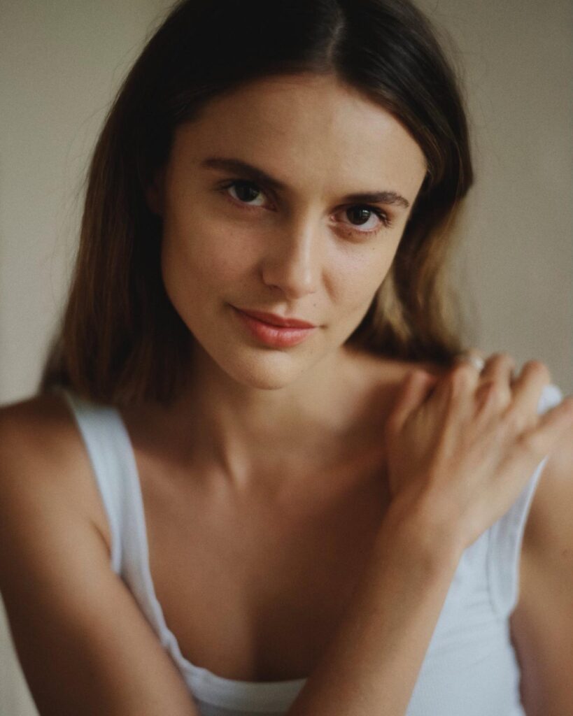 Hugo Weaving joins cast of thriller "Hold Still," as production kicks off in New Zealand