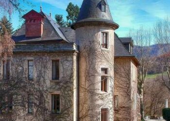 Château DIY Australia has been pulled from the 9Life schedule just six days before its planned launch.