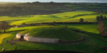 From That Small Island: The Story Of The Irish on SBS and SBS on Demand S1E1