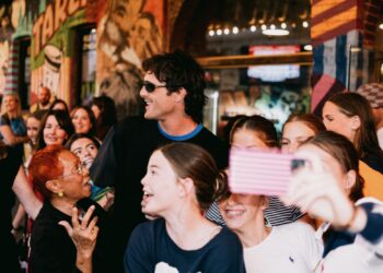 MOVIE | Wuthering Heights Margot Robbie and Jacob Elordi surprise fans at Valentine's Day screening