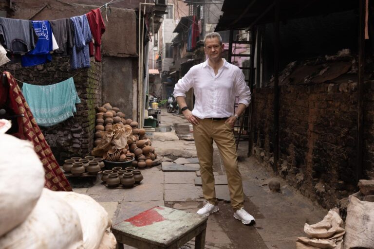 Alexander Armstrong In India on SBS and SBS on Demand S1E1