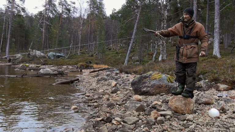 A contestant in Alone Finland battles the elements as the survival competition reaches its conclusion.