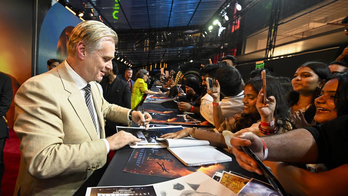 Christopher Nolan on the Mumbai red carpet
