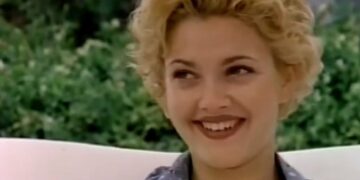 Drew Barrymore as Lindsay Rule in the television drama 2000 Malibu Road