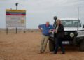 Johanna meets outback mailman Bruce Ross in Coober Pedy on Better Homes and Gardens