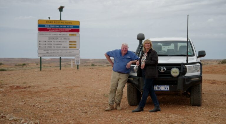 Johanna meets outback mailman Bruce Ross in Coober Pedy on Better Homes and Gardens