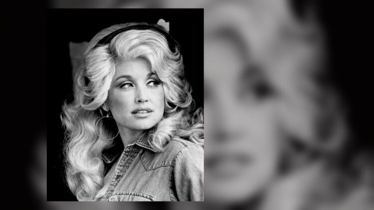 Dolly Parton in a 1977 publicity portrait