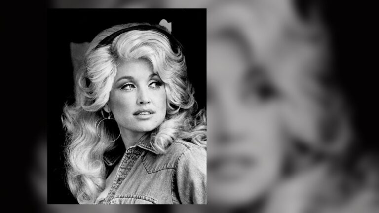 Dolly Parton in a 1977 publicity portrait