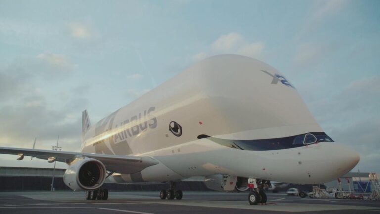 Record-Breaking Airliners featured image