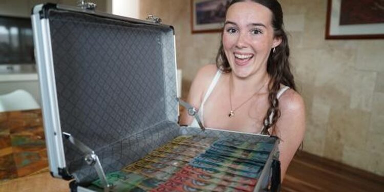Teenage Boss: Next Level on ABC Family: Eva B takes charge of the family budget