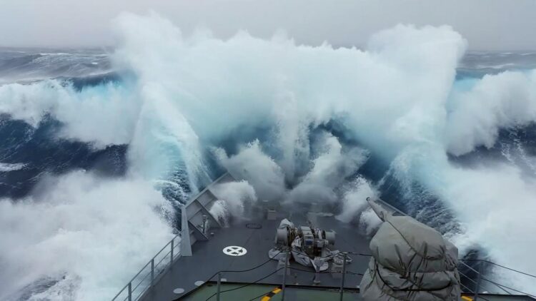 The Mystery Of Monster Waves on SBS 2: scientists test giant waves