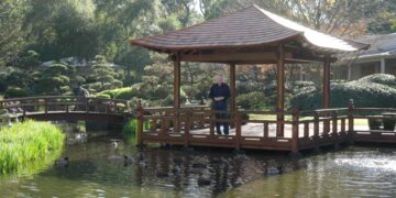 Graham Ross visits Edogawa Japanese Garden on Better Homes and Gardens