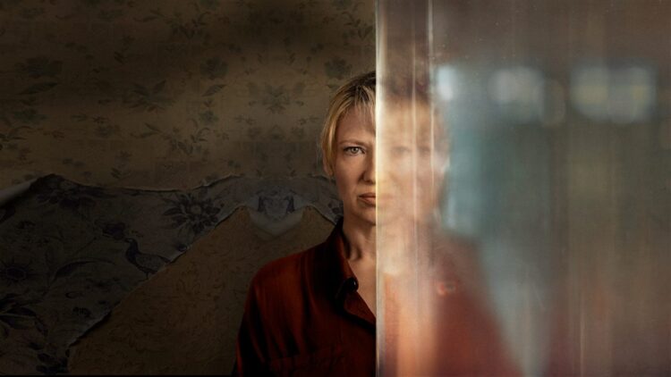 Anna Torv as Detective Tig Pollard in Dustfall