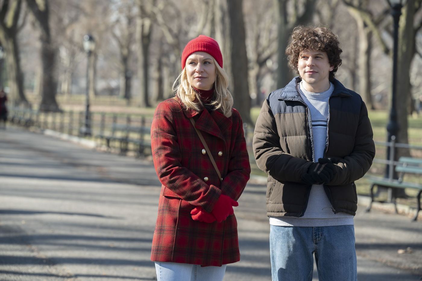 Claire Danes and Jesse Eisenberg in Fleishman Is in Trouble.